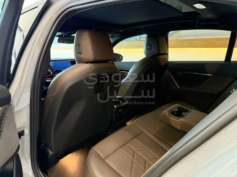 2024 بي ام دبليو الفئة الخامسة 520 أي إم كت