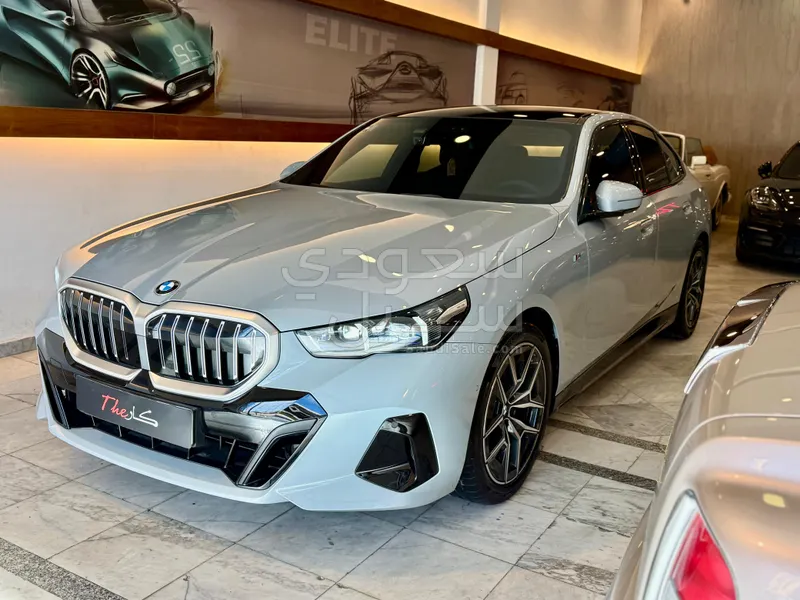 2024 بي ام دبليو الفئة الخامسة 520 أي إم كت