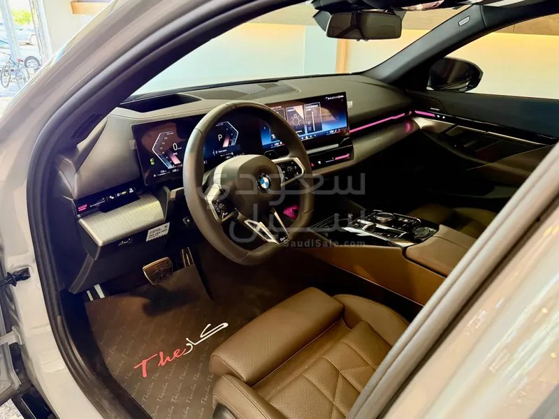 2024 بي ام دبليو الفئة الخامسة 520 أي إم كت