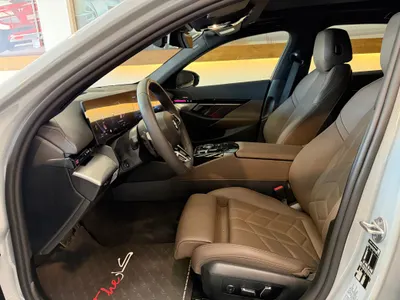 2024 بي ام دبليو الفئة الخامسة 520 أي إم كت