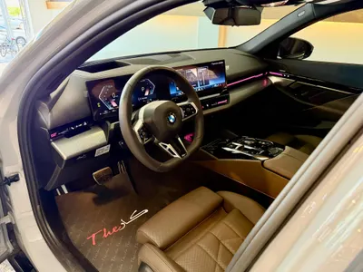 2024 بي ام دبليو الفئة الخامسة 520 أي إم كت