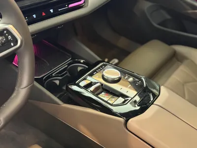 2024 بي ام دبليو الفئة الخامسة 520 أي إم كت