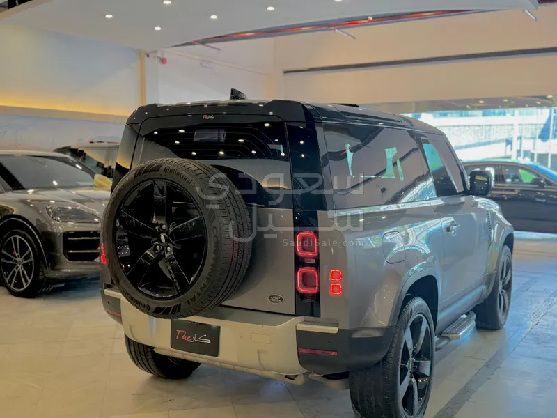 2023 لاند روفر ديفيندر 90