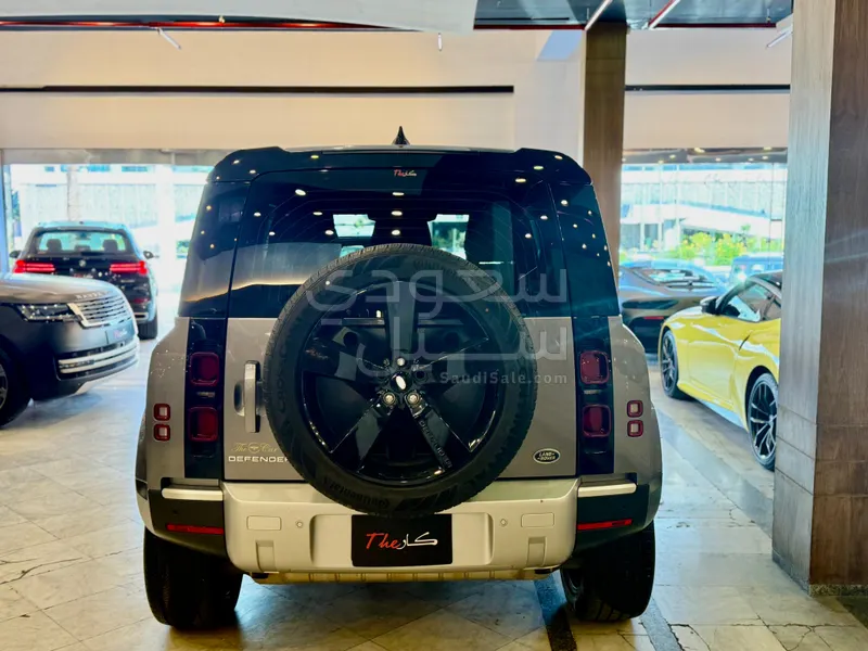 2023 لاند روفر ديفيندر 90