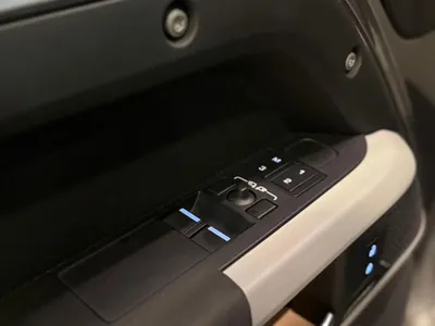 2023 لاند روفر ديفيندر 90