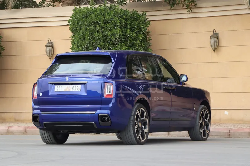 2023 رولز رويس كولينان بلاك بادج