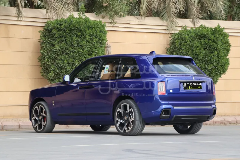 2023 رولز رويس كولينان بلاك بادج