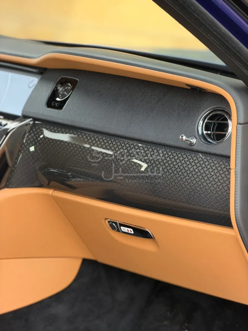 2023 رولز رويس كولينان بلاك بادج