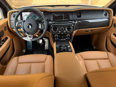 2023 رولز رويس كولينان بلاك بادج