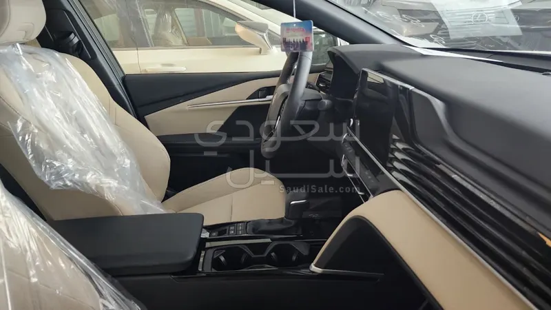 2025 تويوتا كامري ال اي