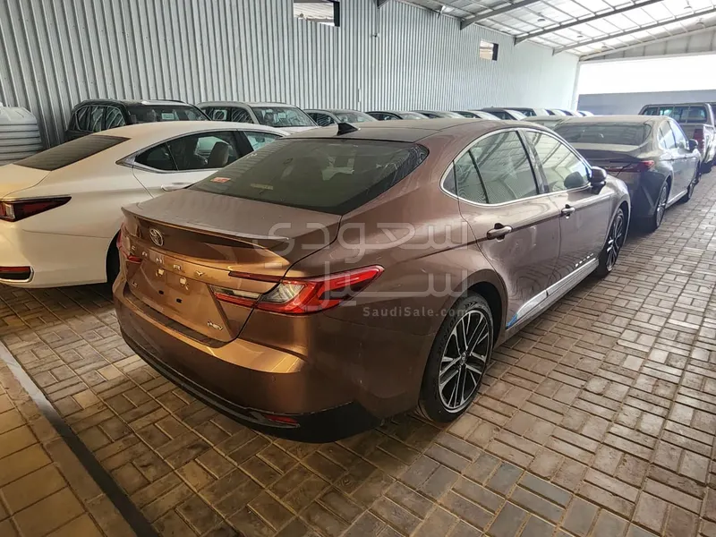 2025 تويوتا كامري ال اي