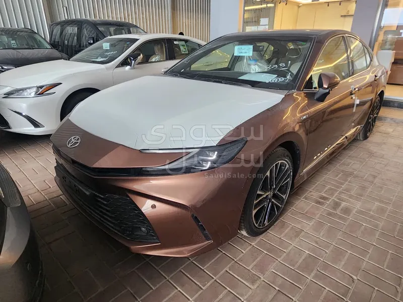 2025 تويوتا كامري ال اي