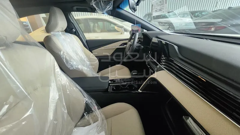 2025 تويوتا كامري ال اي