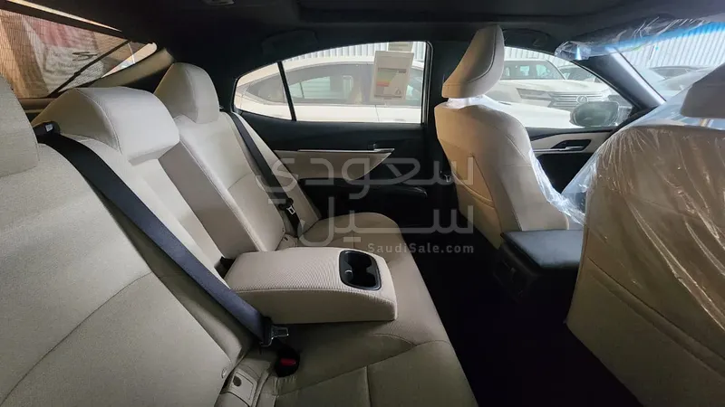 2025 تويوتا كامري ال اي