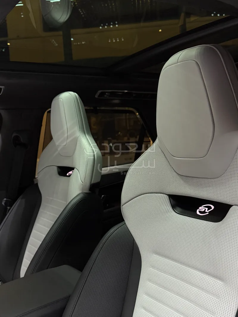 2024 Land Rover Range Rover Sport SV