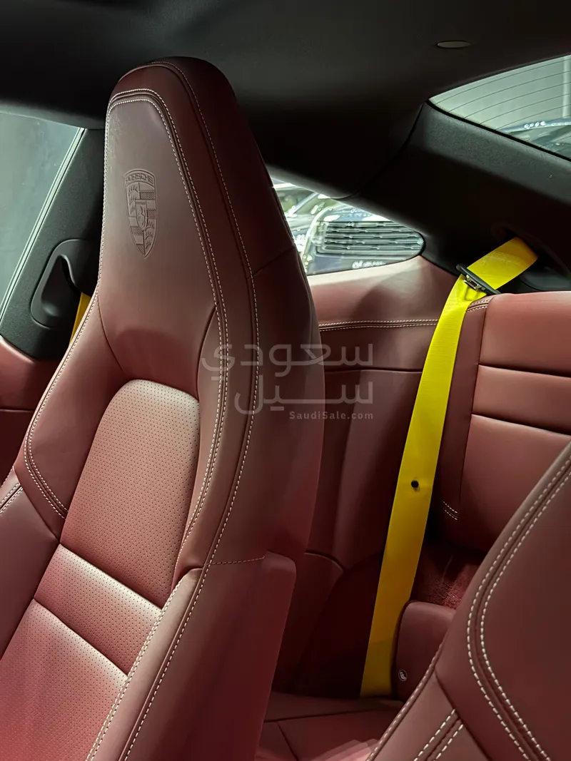 2025 Porsche 911 Carrera