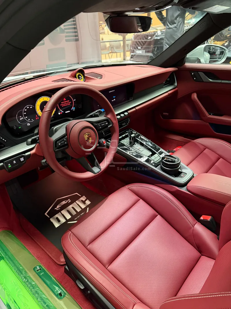 2025 Porsche 911 Carrera