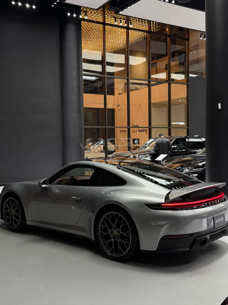 2025 Porsche 911 Carrera