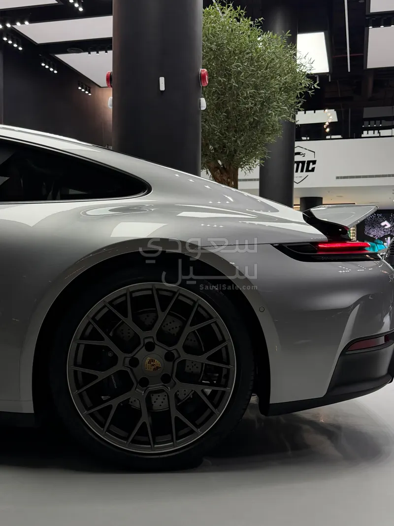 2025 Porsche 911 Carrera