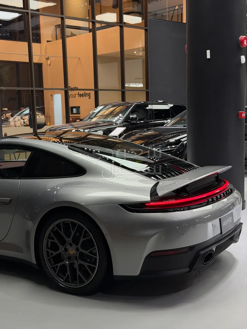 2025 Porsche 911 Carrera