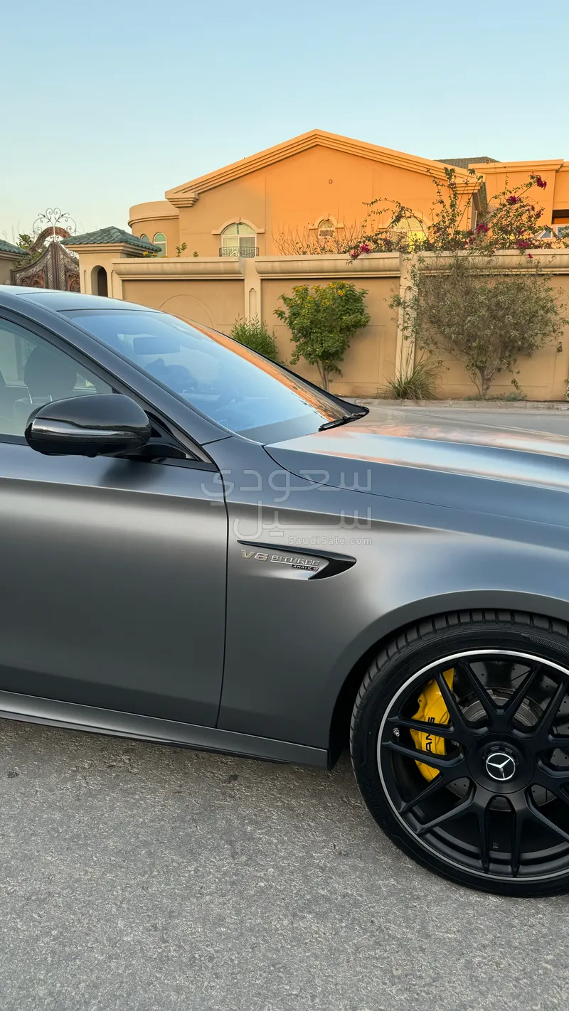 2021 مرسيدس - بنز إي 63إس أي إم جي