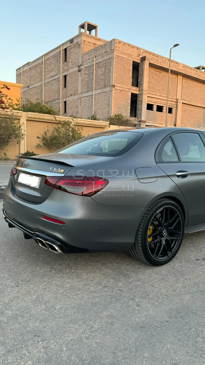 2021 مرسيدس - بنز إي 63إس أي إم جي