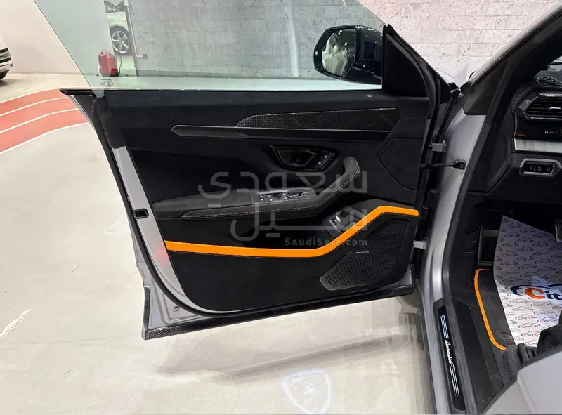 2023 لمبرجيني اوروس بيرفورمانتي