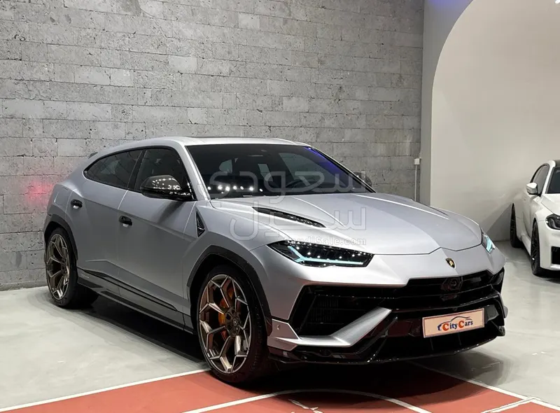 2023 لمبرجيني اوروس بيرفورمانتي