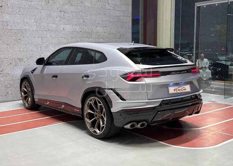 2023 لمبرجيني اوروس بيرفورمانتي