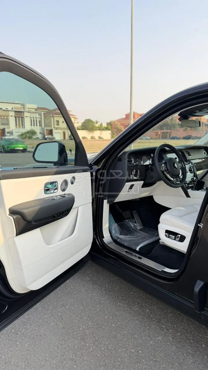 2021 رولز رويس كولينان بلاك بادج