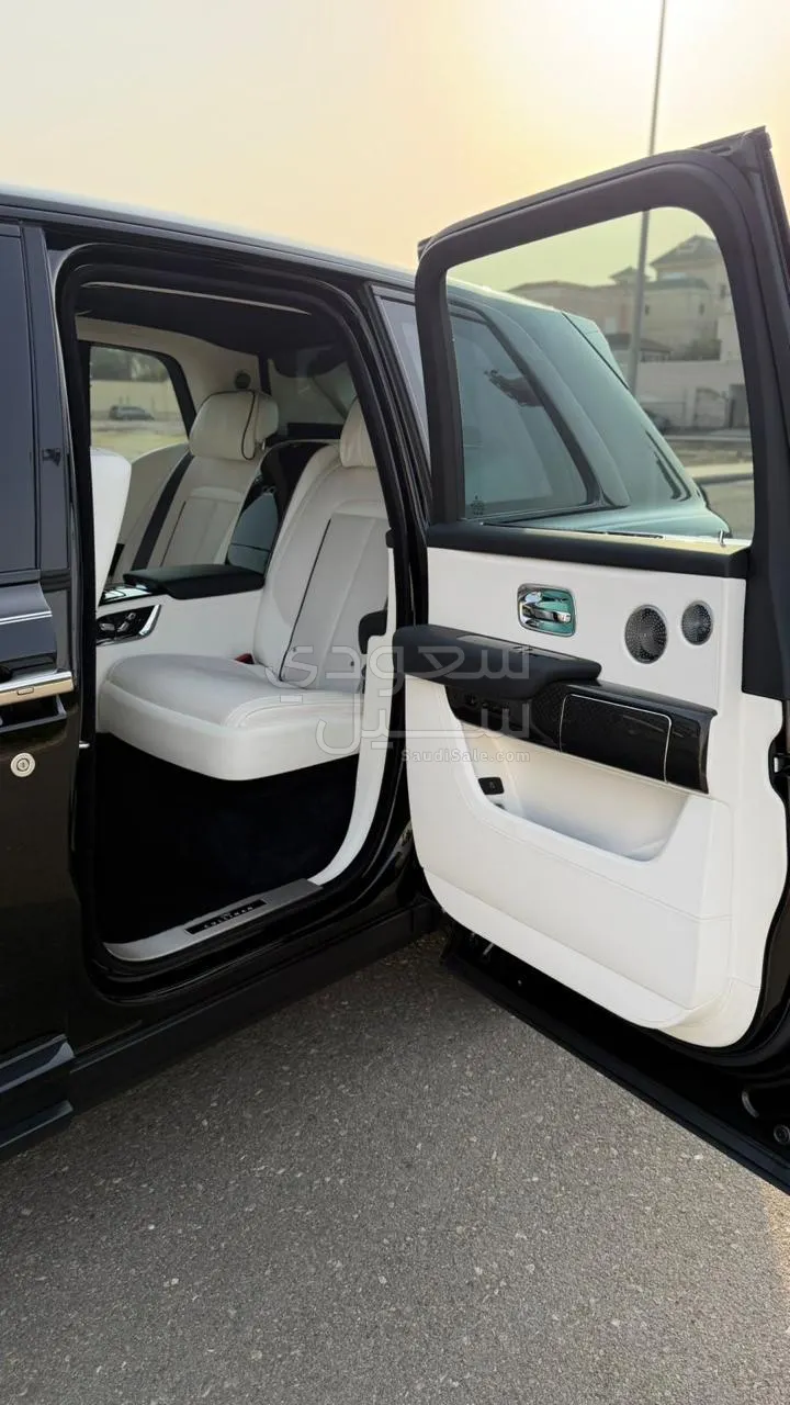 2021 رولز رويس كولينان بلاك بادج