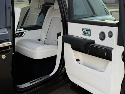 2021 رولز رويس كولينان بلاك بادج