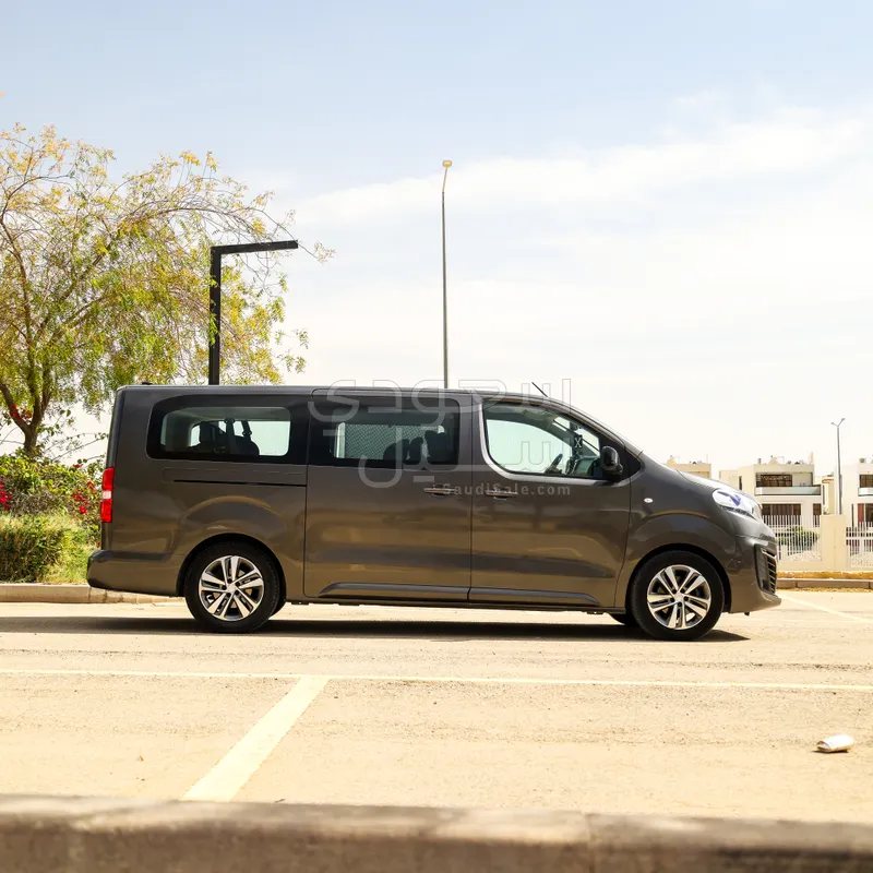 2024 بيجو ترافلر