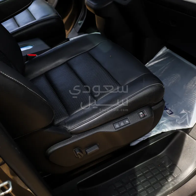 2024 بيجو ترافلر