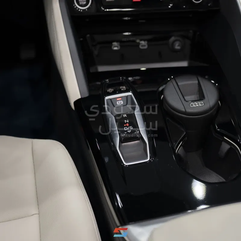 2025 اودي كيو 5 اس لاين