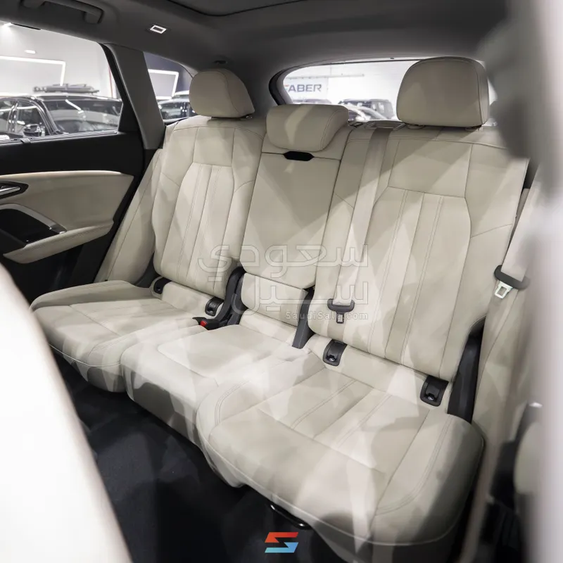 2025 اودي كيو 5 اس لاين