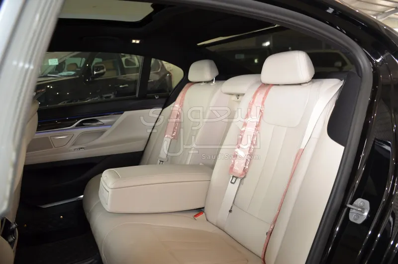 2021 بي ام دبليو الفئة السابعة 730 أي