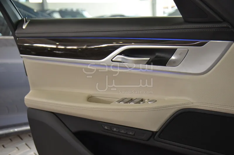 2021 بي ام دبليو الفئة السابعة 730 أي