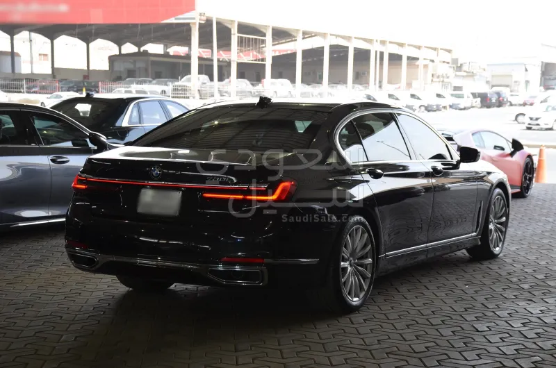 2021 بي ام دبليو الفئة السابعة 730 أي