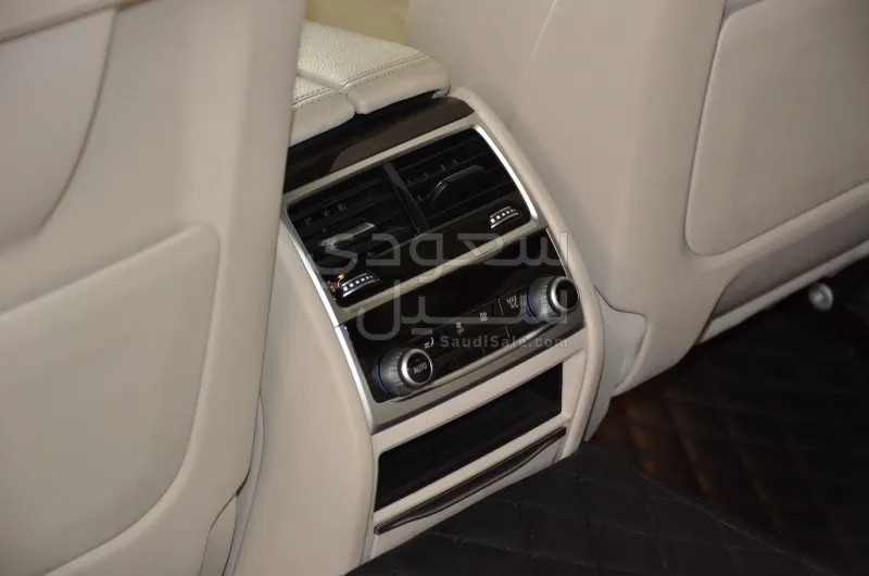 2021 بي ام دبليو الفئة السابعة 730 أي