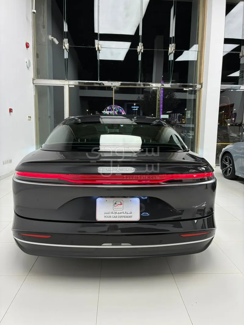 2024 لوسيد اير بيور