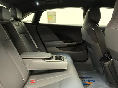 2024 لوسيد اير بيور