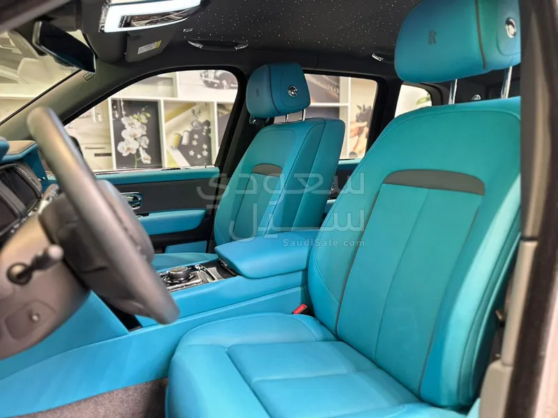 2023 رولز رويس كولينان بلاك بادج