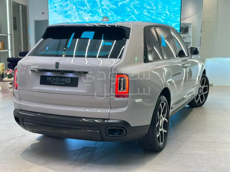 2023 رولز رويس كولينان بلاك بادج