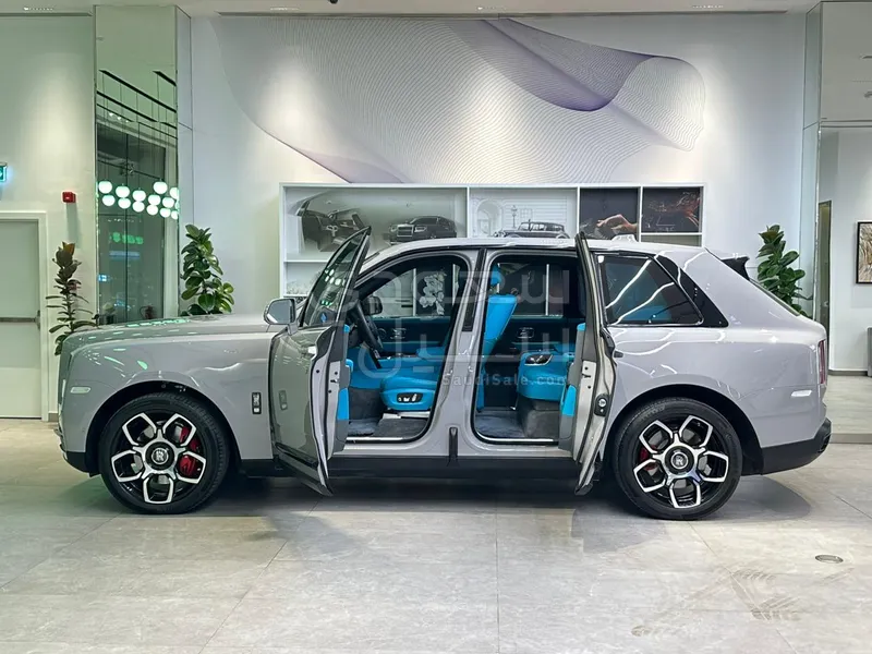 2023 رولز رويس كولينان بلاك بادج