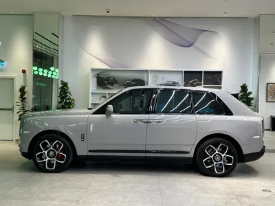 2023 رولز رويس كولينان بلاك بادج