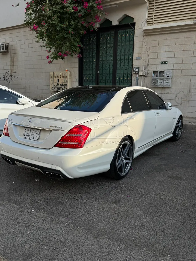 2013 مرسيدس - بنز إس 63 أي إم جي
