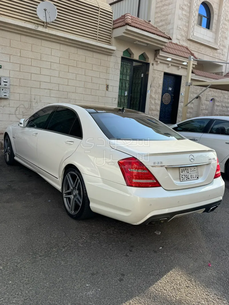 2013 مرسيدس - بنز إس 63 أي إم جي