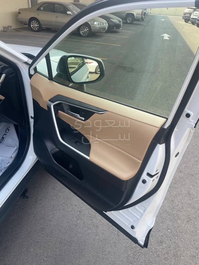 2025 تويوتا راف 4