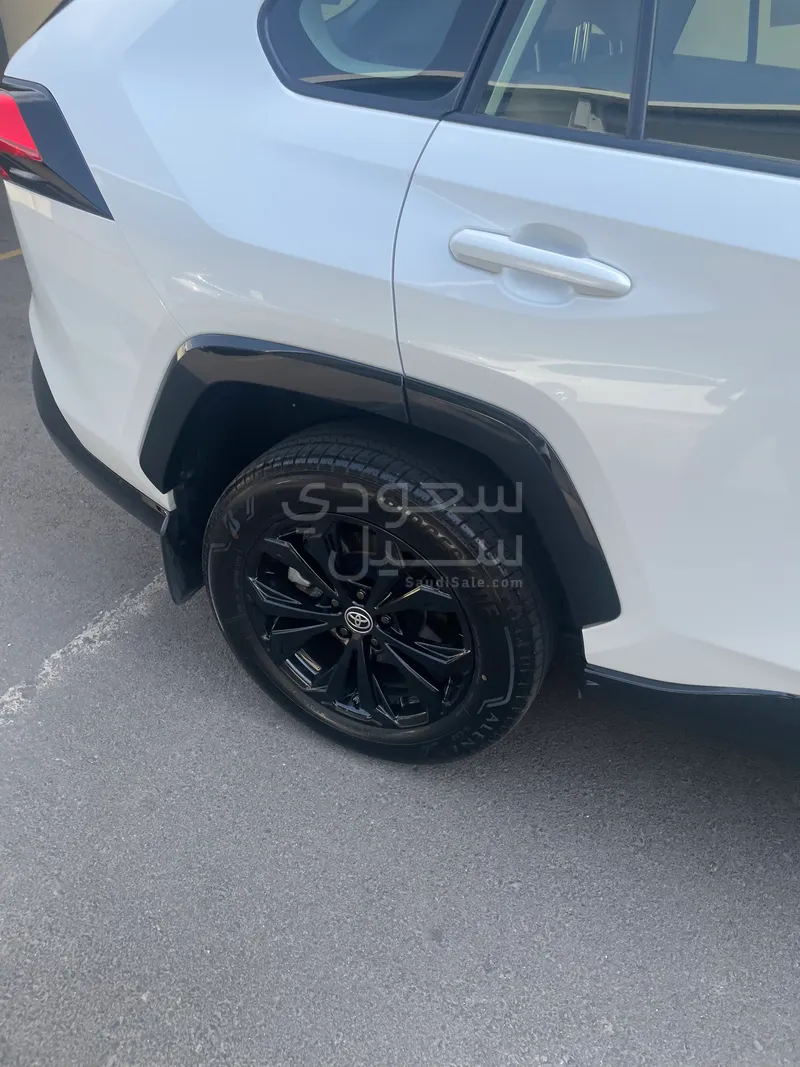 2025 تويوتا راف 4